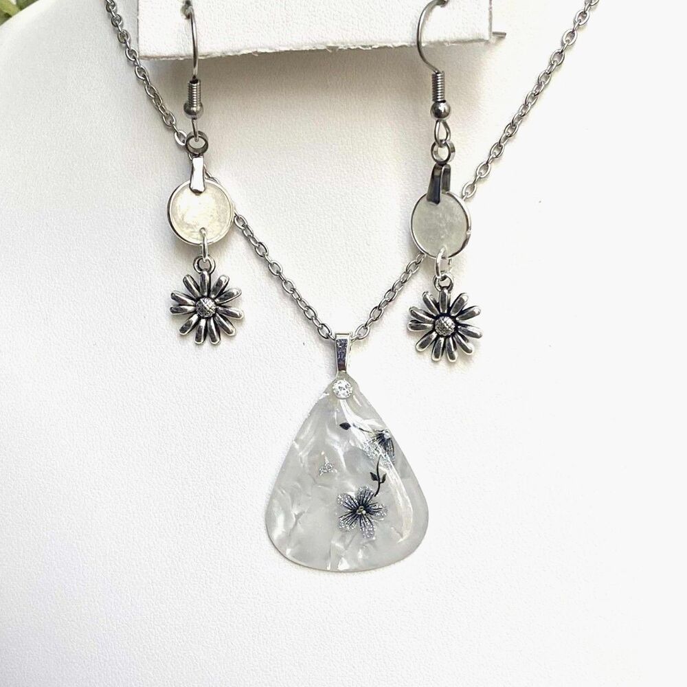 Handmade Pearly White Floral Guitar Pick Jewelry Set – Necklace & Earrings